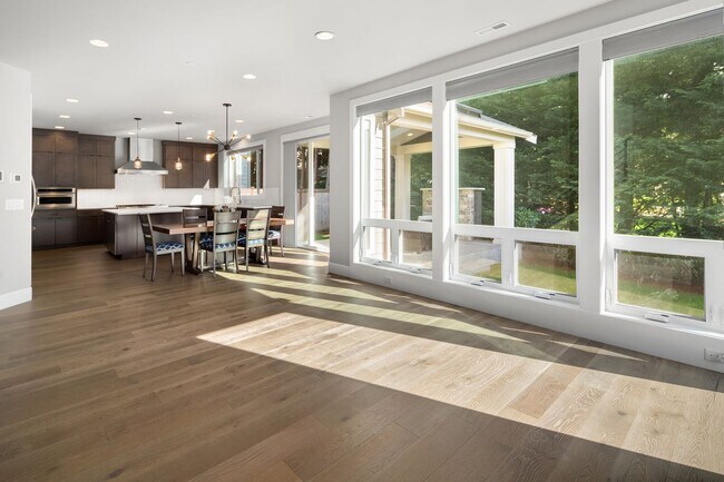 Building Photo - Luxury Haven