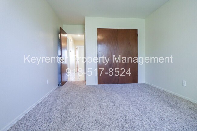 Building Photo - 2 Bed 1 Bath House in Claremore
