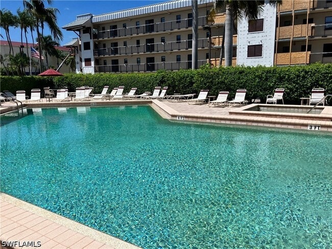 Building Photo - 807 River Point Dr