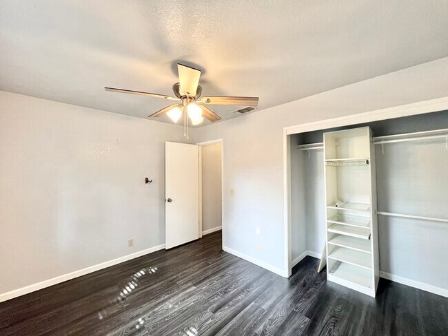 Building Photo - 1 Bedroom, 1 Bathroom Condo