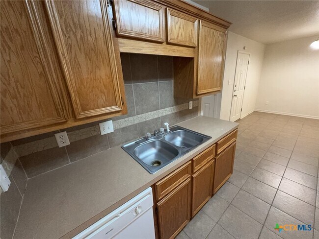 Building Photo - 1405 Cinch Dr