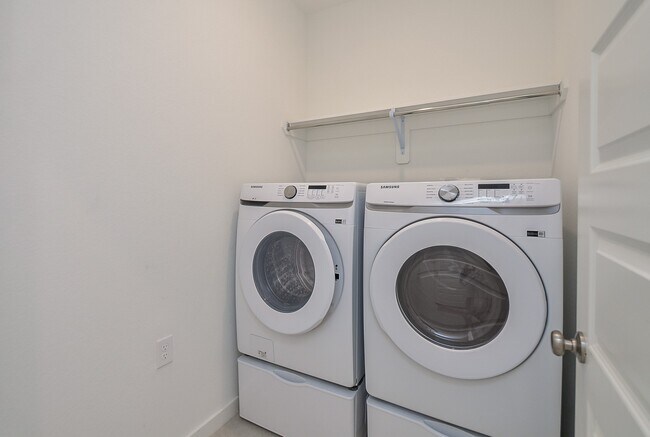 Building Photo - 23719 Sweeny Vly Dr
