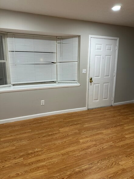 Building Photo - 2536 Sandbury Blvd