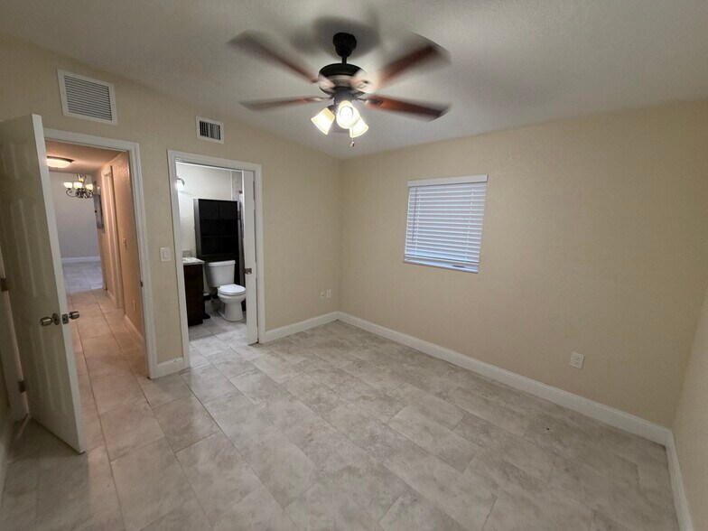 Building Photo - 3125 NW 2nd St