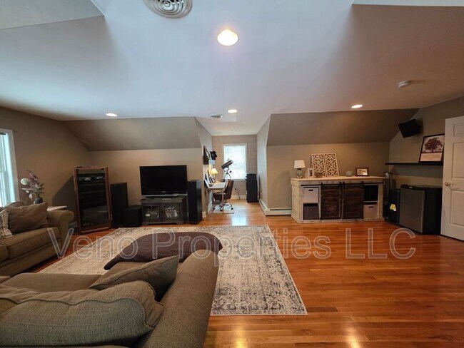 Building Photo - 1023 Packer Rd