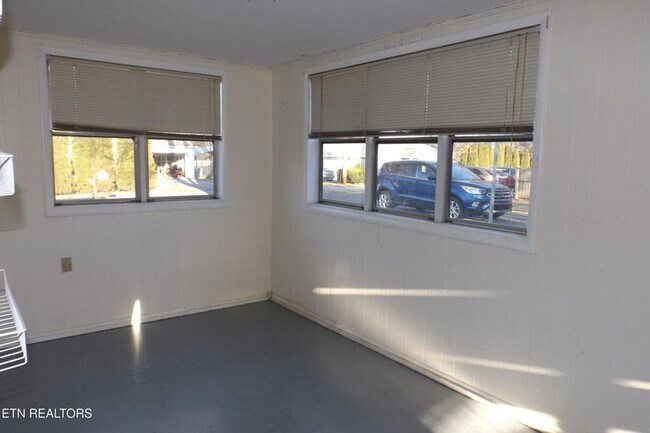 Building Photo - 301 Russell Rd