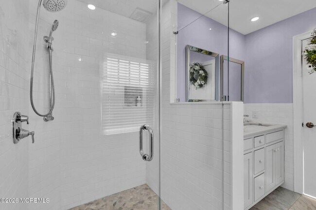 Building Photo - 550 Whiting Ave