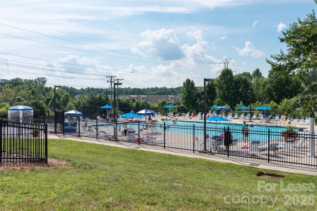 Building Photo - 106 Clarendon St