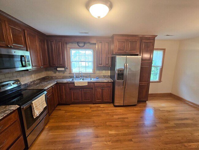 Building Photo - 3 bedroom home in Prince George County