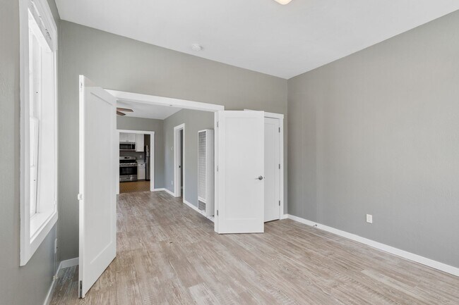 Building Photo - 547 Randolph St