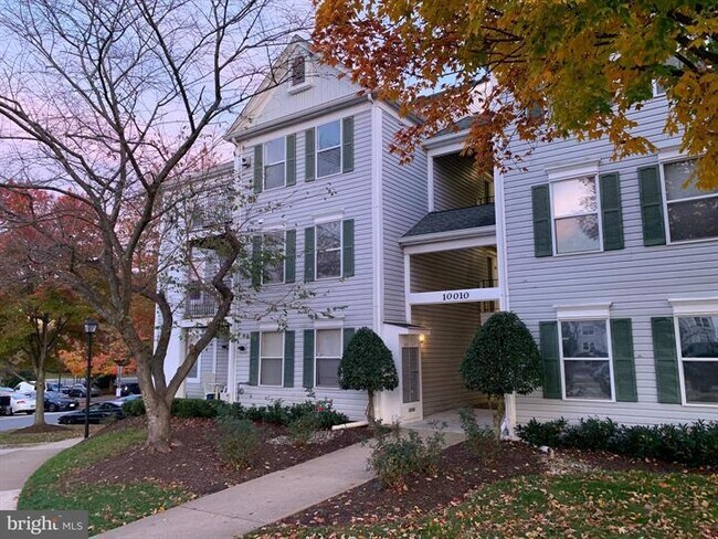 Building Photo - 10010 Vanderbilt Cir
