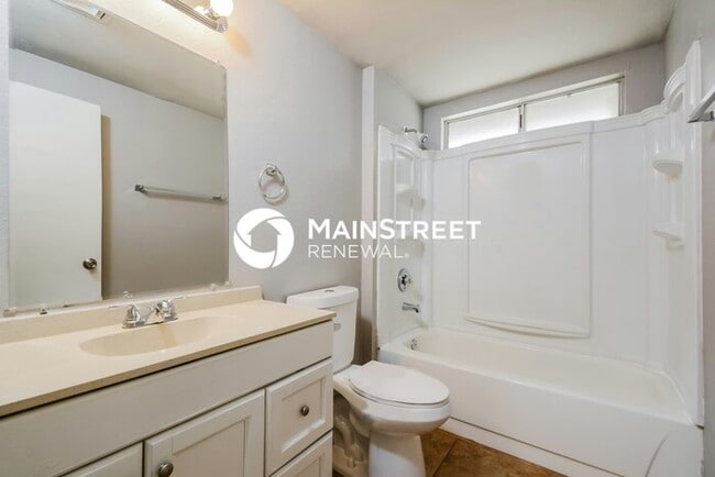 Building Photo - 2 Bedroom Pet-Friendly Home in Tucson, AZ with Main Street Renewal