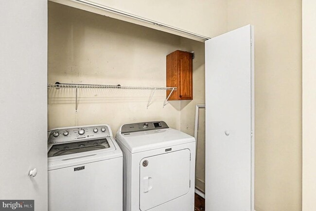 Building Photo - 229 S Fremont Ave