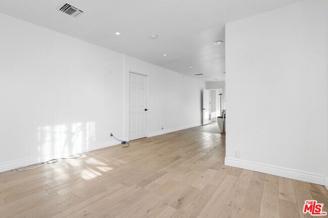 Building Photo - 649 Tufts Ave