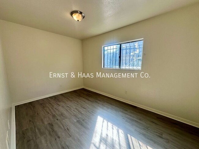 Building Photo - Lovely 2 Bedroom Apartment in Long Beach!