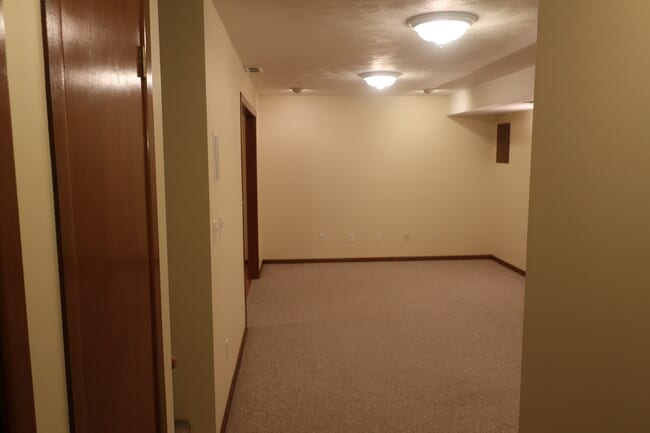 Building Photo - 6317 N Grove St