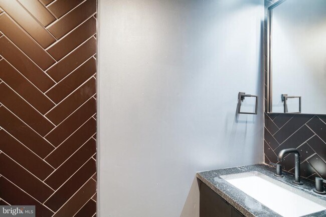 Building Photo - 1126 Lombard St