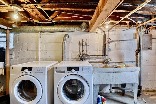 Building Photo - Beautiful Updated 3-Bedroom Colonial – Prime East Side Location