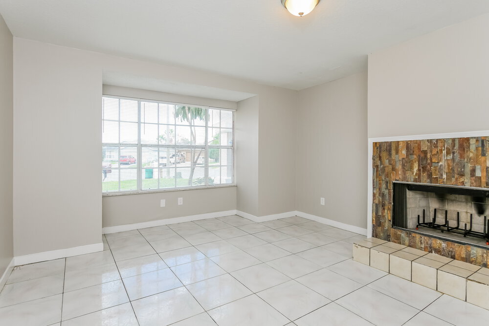 Building Photo - 305 Palmview Ct