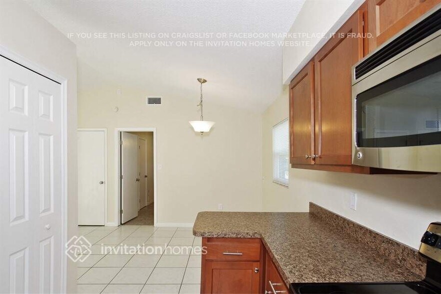 Building Photo - 3167 Windchime Cir S