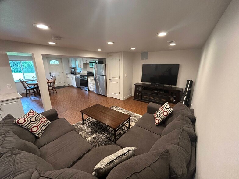 Basement living area plus kitchen and direct entry - N2W27318 Lyles Dr