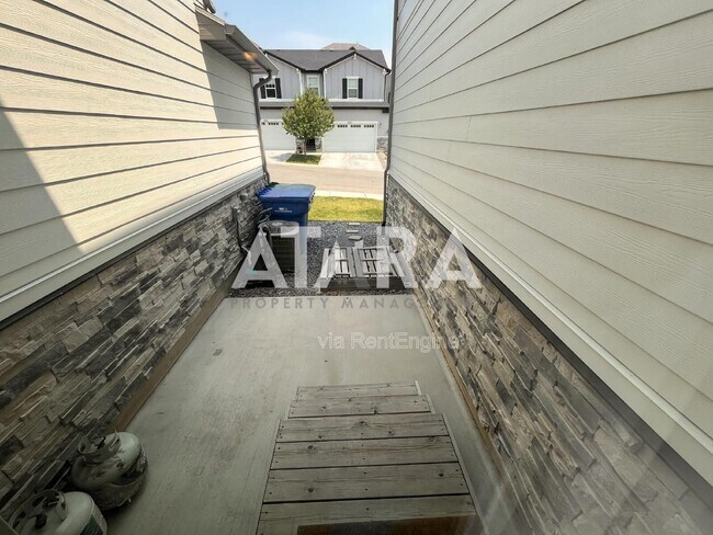 Building Photo - 5011 N Marble Fox Way