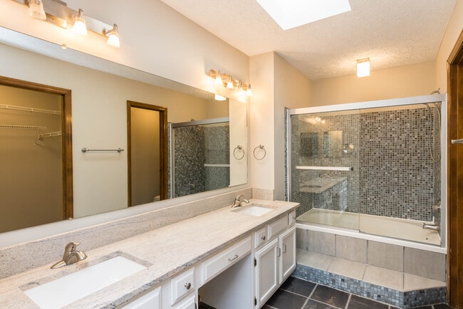 Building Photo - 6085 Tara Hill Dr