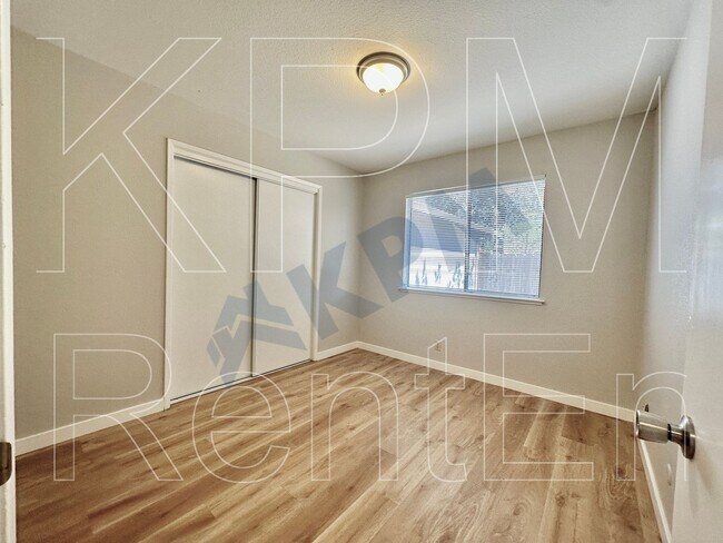 Building Photo - 5530 Fox Sparrow Ct