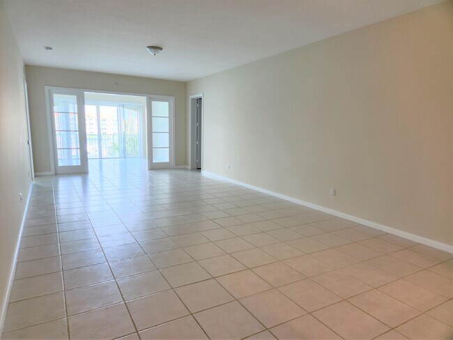 Building Photo - 10 Harbour Isle Dr E