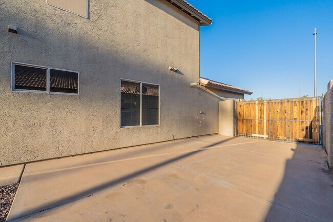 Building Photo - Spacious 5-Bedroom Home with Open Layout & Private Backyard