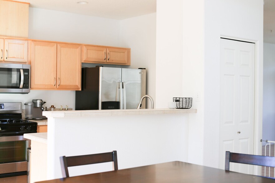 Dinning room looking into kitchen - 15458 SW Mallard Dr