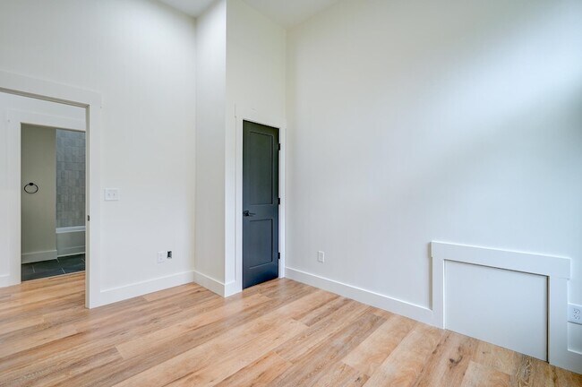 Building Photo - 19 Hidden Glade Dr