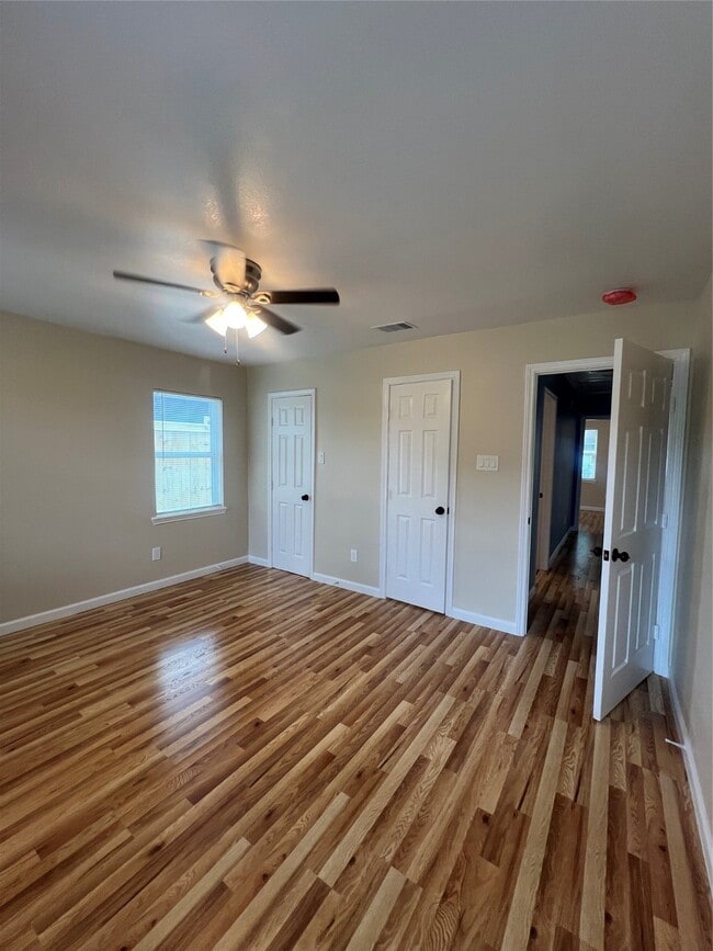 Building Photo - 7613 Lady St