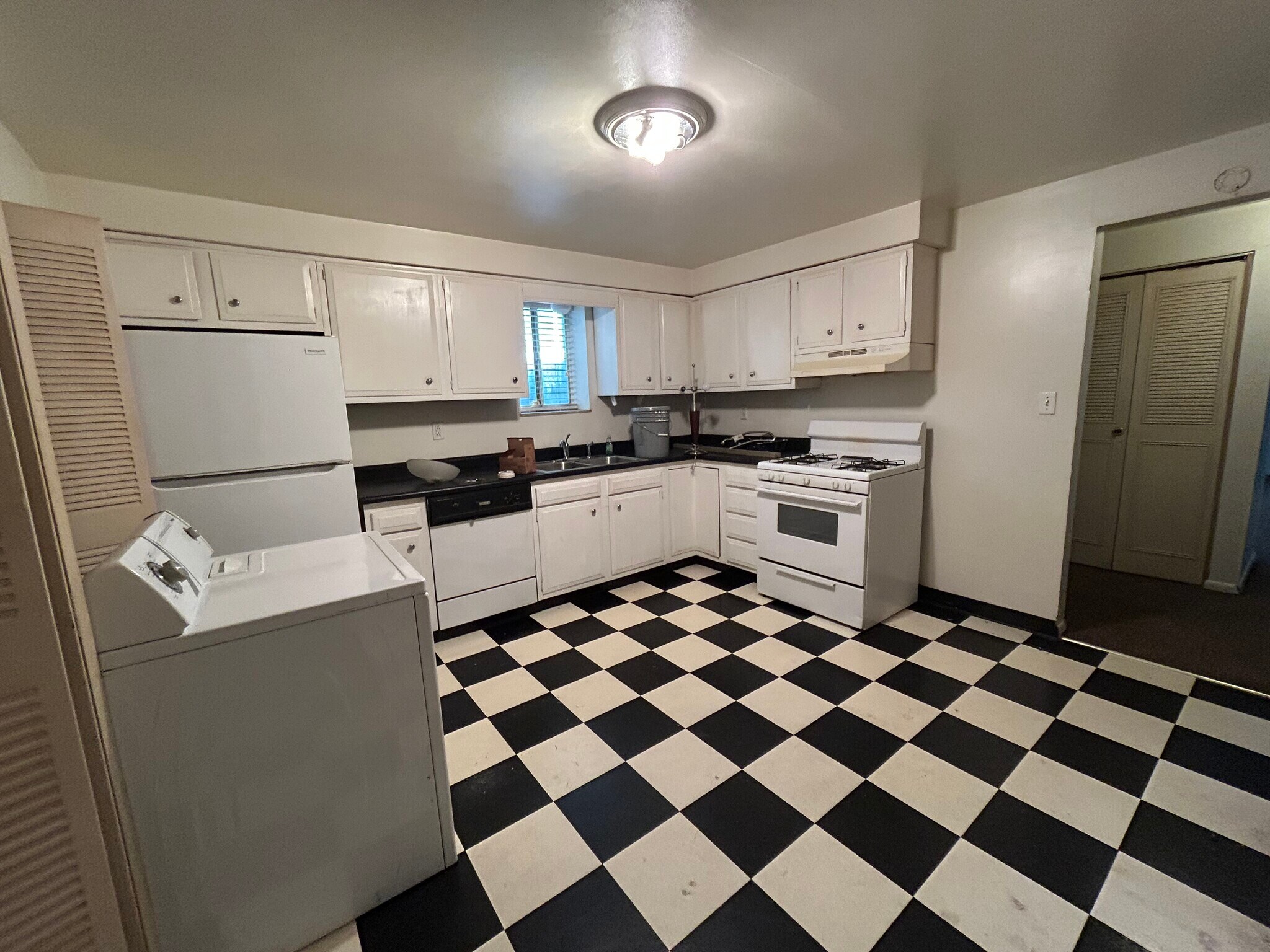 Kitchen - 3551 California Ave