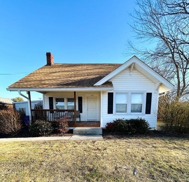 Primary Photo - Charming home in Blacksburg