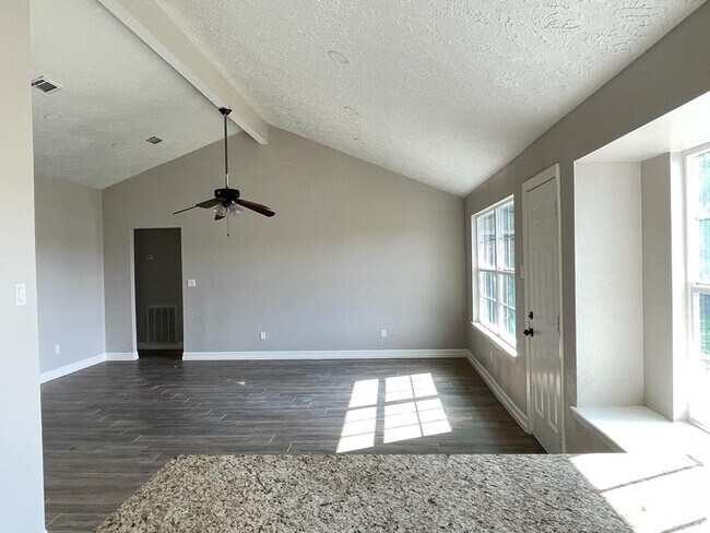 Building Photo - 16910 Quail Glen Dr