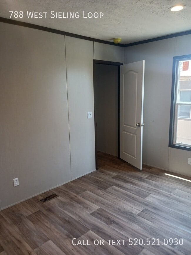 Building Photo - 788 W Sieling Loop