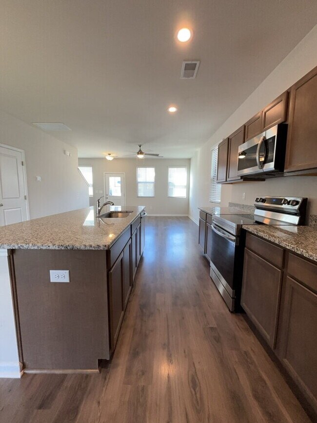 Building Photo - 1012 Berry Patch Cir