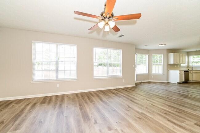 Building Photo - 313 Sarasota Ln