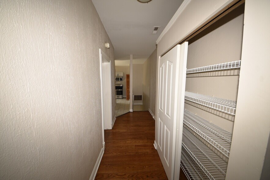 Building Photo - 742 Columbia St