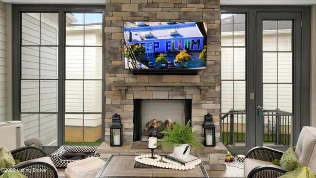 Building Photo - Enviable 4 bedroom and 3.5 bath home with 3 car garage available in North Commons