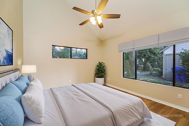 Building Photo - 3 bedroom / 2.5 bath Townhome – Spacious T...