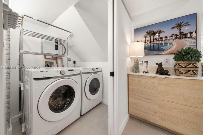 Building Photo - 151 NE 43rd St