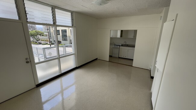 Building Photo - 516 Kamoku St