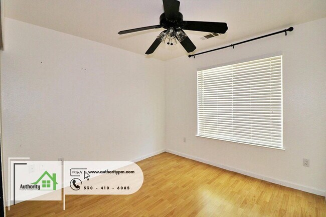 Building Photo - 2151 Hemingway St