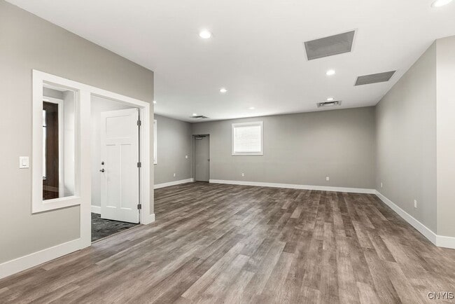 Building Photo - 6475 Collamer Rd