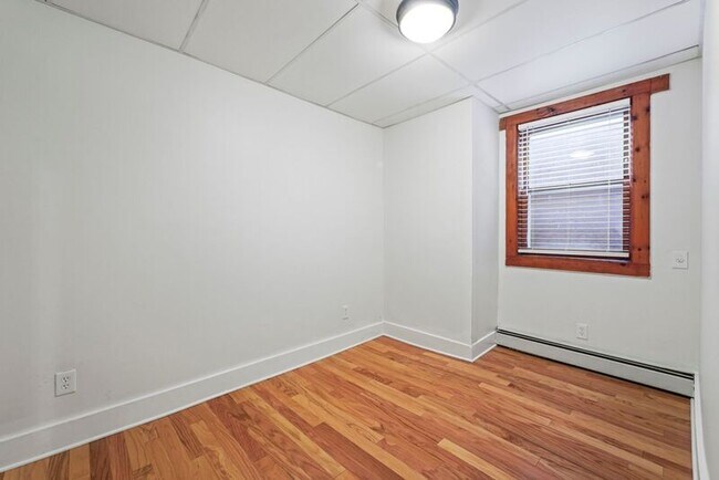 Building Photo - 33 Franklin St