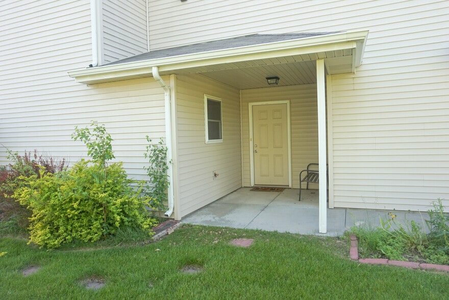 Building Photo - 3633 McLaughlin Dr