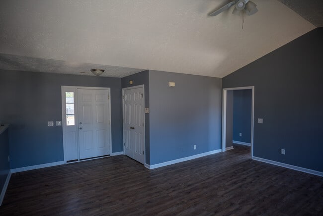 Building Photo - 1905 Elsie Cir NE