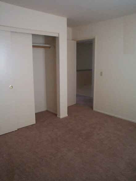 Building Photo - 13816 Hawthorne Way